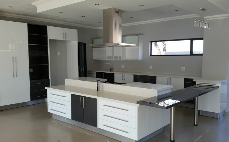 White High Gloss Kitchen